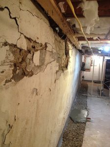 bowing-basement-walls-downers-grove-il-everdry-waterproofing-illinois-1